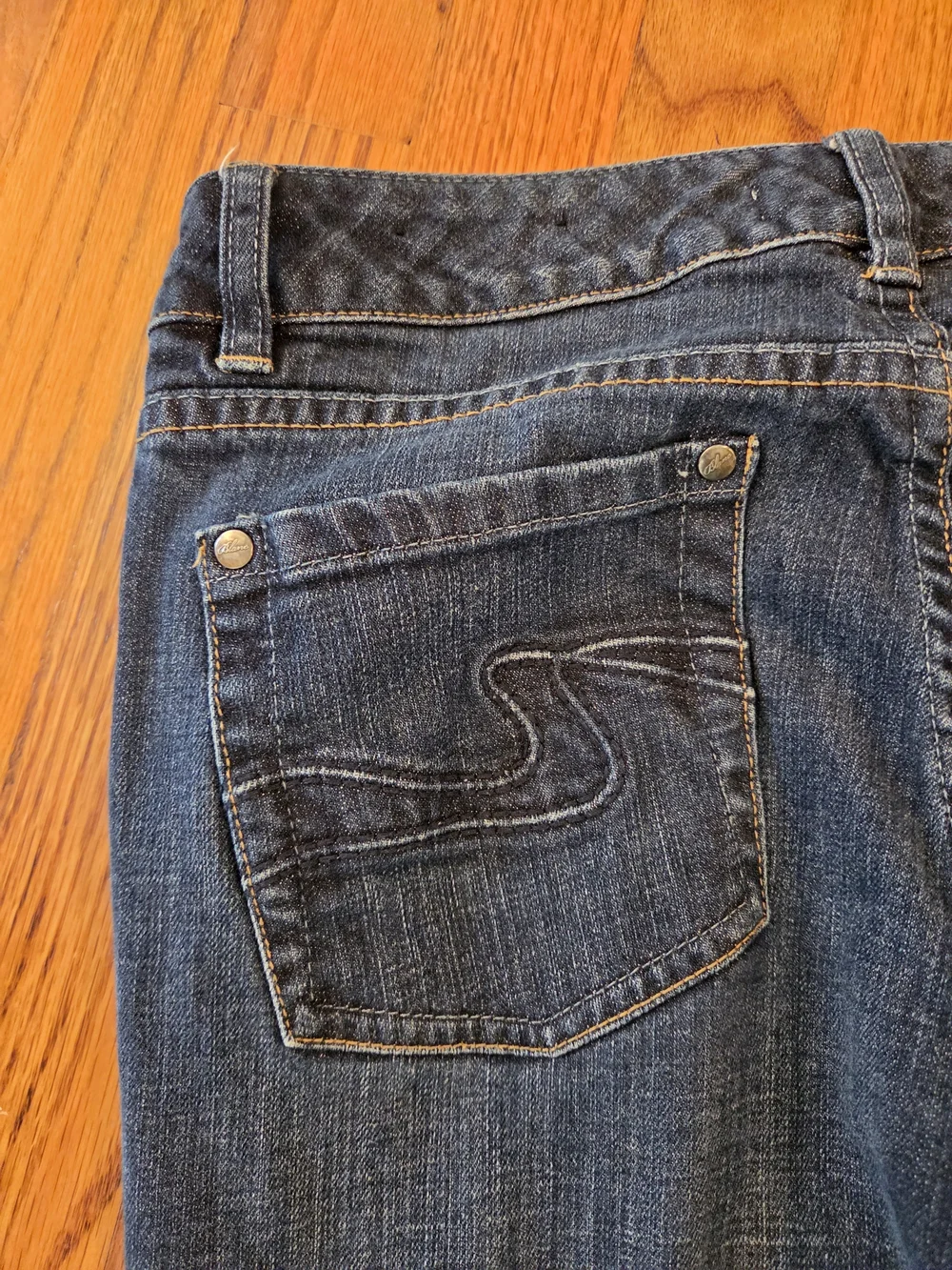 White House Black Market Dark Indigo Boot Leg Blanc Jeans Size: 6S